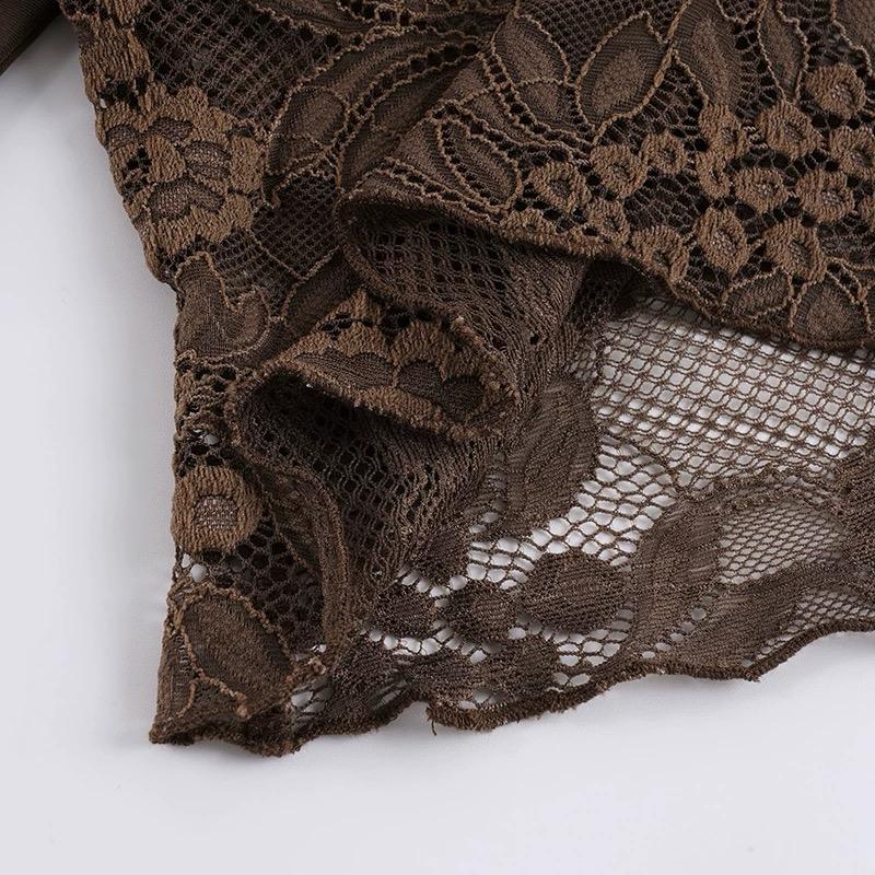 OFF-SHOULDER LACE CROP TOP