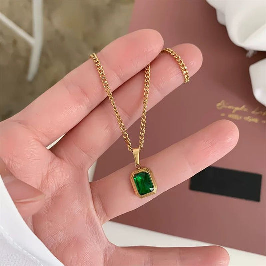 VINTAGE EMERALD GOLD NECKLACE