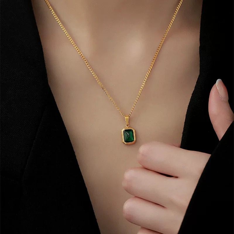 VINTAGE EMERALD GOLD NECKLACE